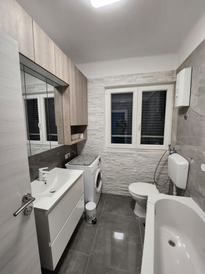 Airport Split Apartment Kastel Stafilic Bagian luar foto