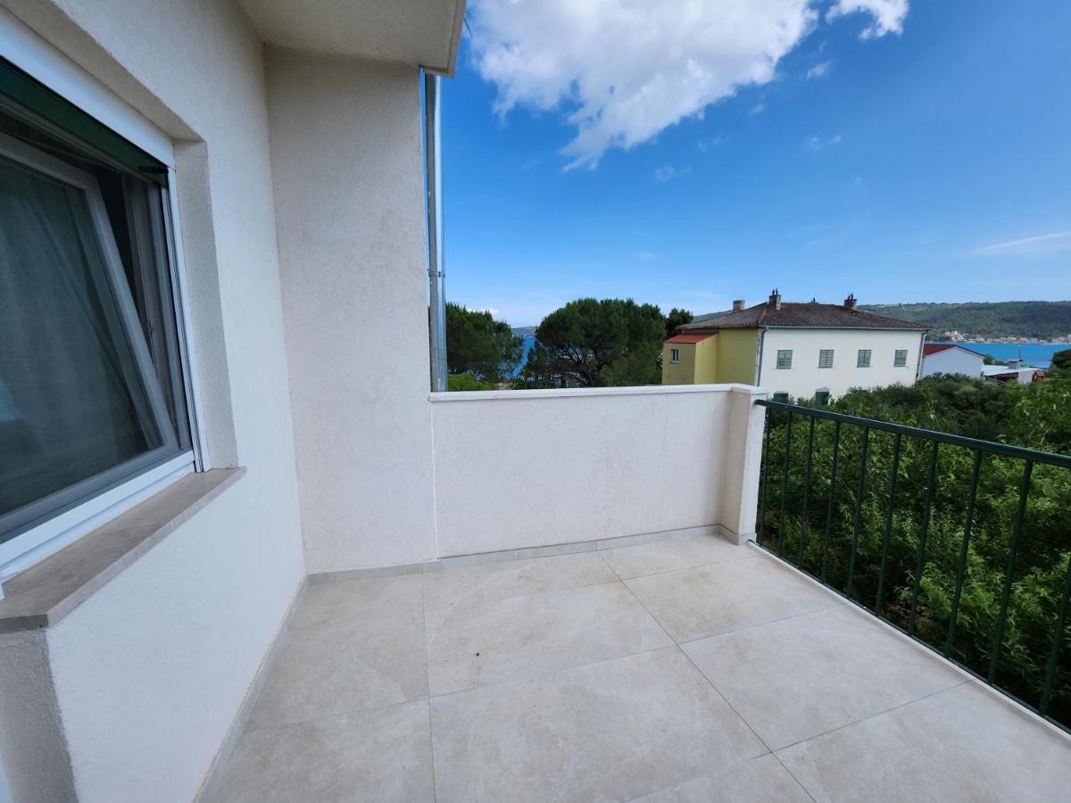 Airport Split Apartment Kastel Stafilic Bagian luar foto
